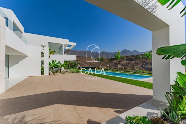 Exclusive 5 bedroom villa in La Caleta