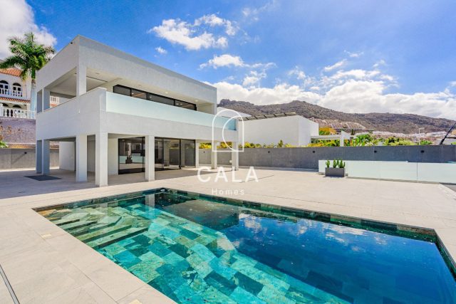 Modern 4-Bedroom Villa in Costa Adeje